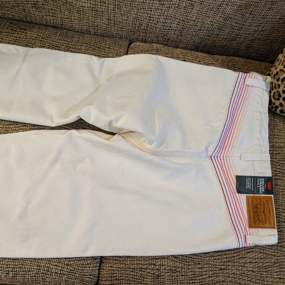 White high-waisted Levi's